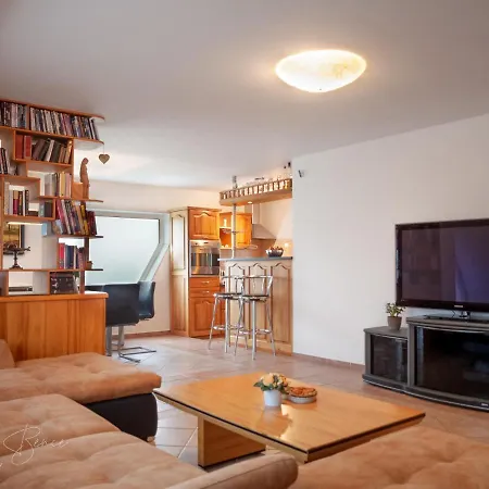 Moai Apartment *